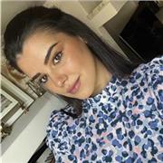 Soy Celia Pedrero, una comunicadora apasionada y graduada en publicidad de 24 años, dedicada a enseñar español online.